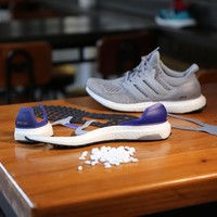 Alpha bounce 和 Ultra Boost 在中底上有什么不同？