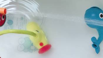 玩具测评：美国yookidoo幼奇多洗澡玩具 喷水鲸鱼 潜水艇花洒