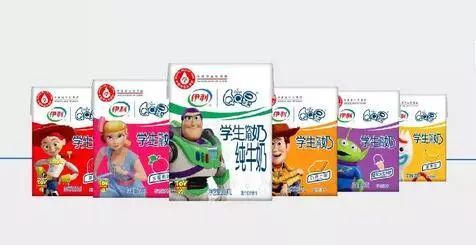 图片来源于伊利牛奶 伊利qq星学生饮用奶包装上是《玩具总动员4》中