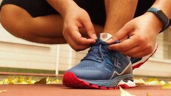 小米有品FREETIE云弹：为竞速而生的专业稳定缓震跑步鞋