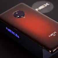 vivo NEX 3S手机评测：瀑布屏幕结合柔润琥珀的艺术品