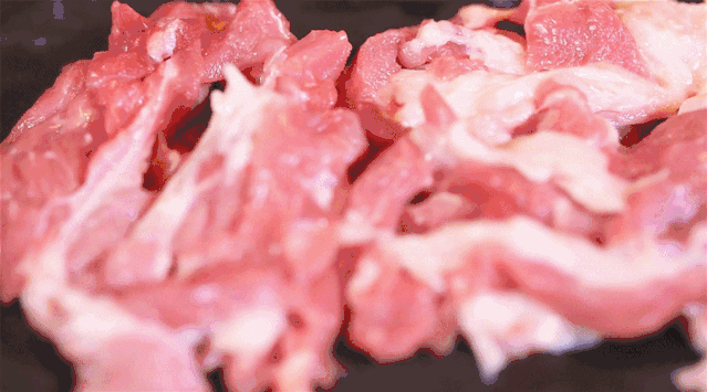 胶原猪骨酸菜锅配上手切鲜羊肉,微凉的早秋傍晚,吃它太适合了!