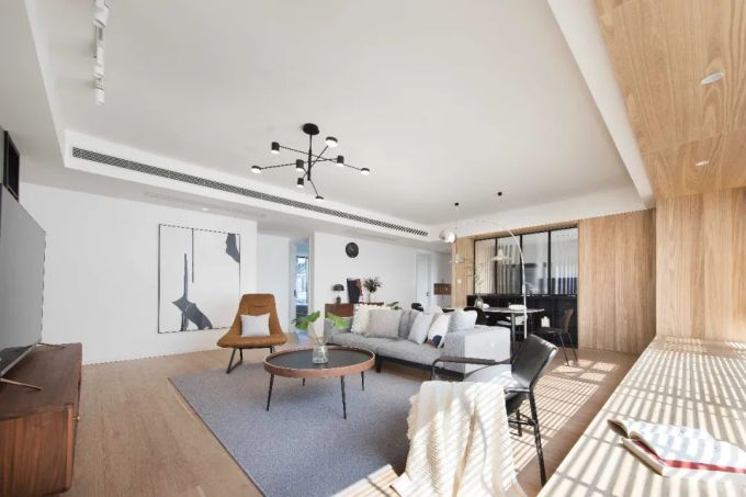 7口之家住进185m²“会呼吸”的原木风大平层!自然淳朴的生活气惹人爱!