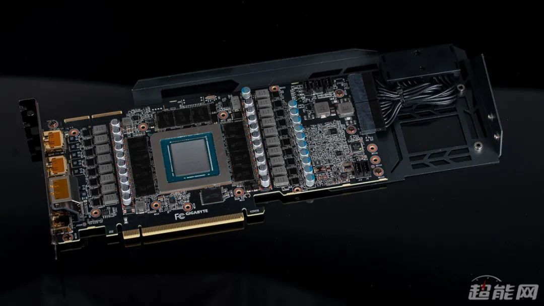 技嘉rtx 3090 gaming oc魔鹰显卡评测:性能与散热皆为