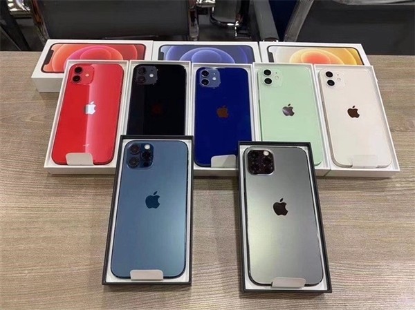 苹果iphone1212pro全家福曝光真机颜值感受下