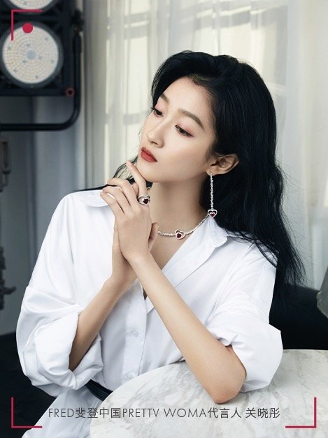 关晓彤喜提fred斐登中国prettywoman代言国民闺女演绎甜心大片