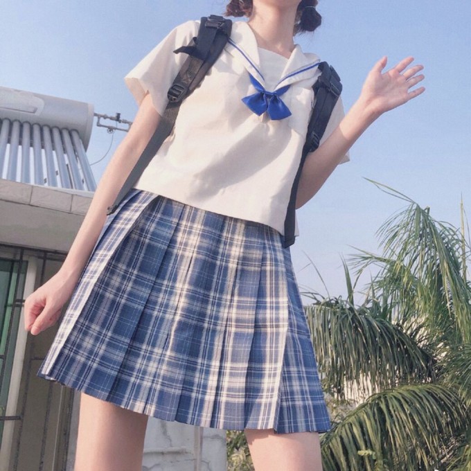 后依然穿制服的妹子现役jk——正值高中年华的妹子jc——女子初中生