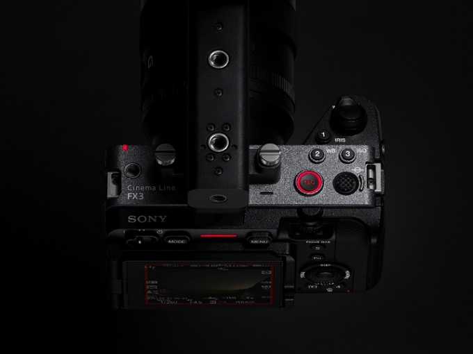 索尼正式发布全画幅电影摄影机fx3单机身售价32,000元_专业摄像机