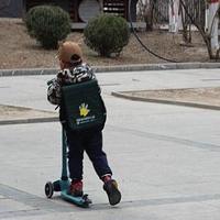 酷骑V1发光滑板车：一起伴随小朋友长高的滑板车