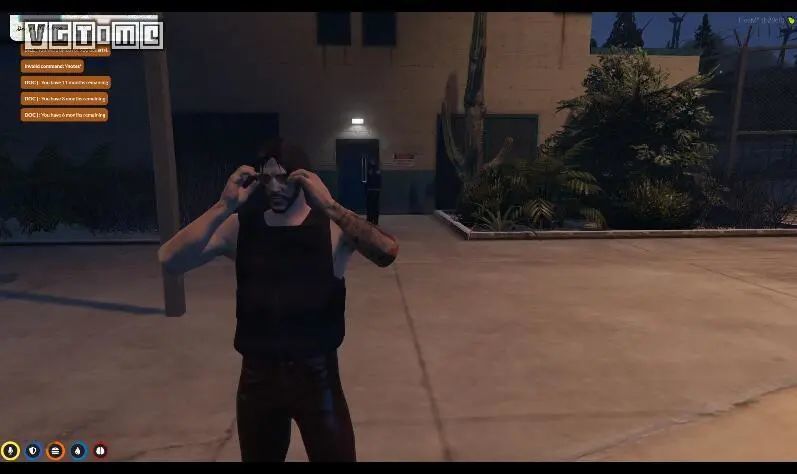 利用一个表情动作来还原强尼摘下墨镜的场景,虽然在《gta5》里根本没