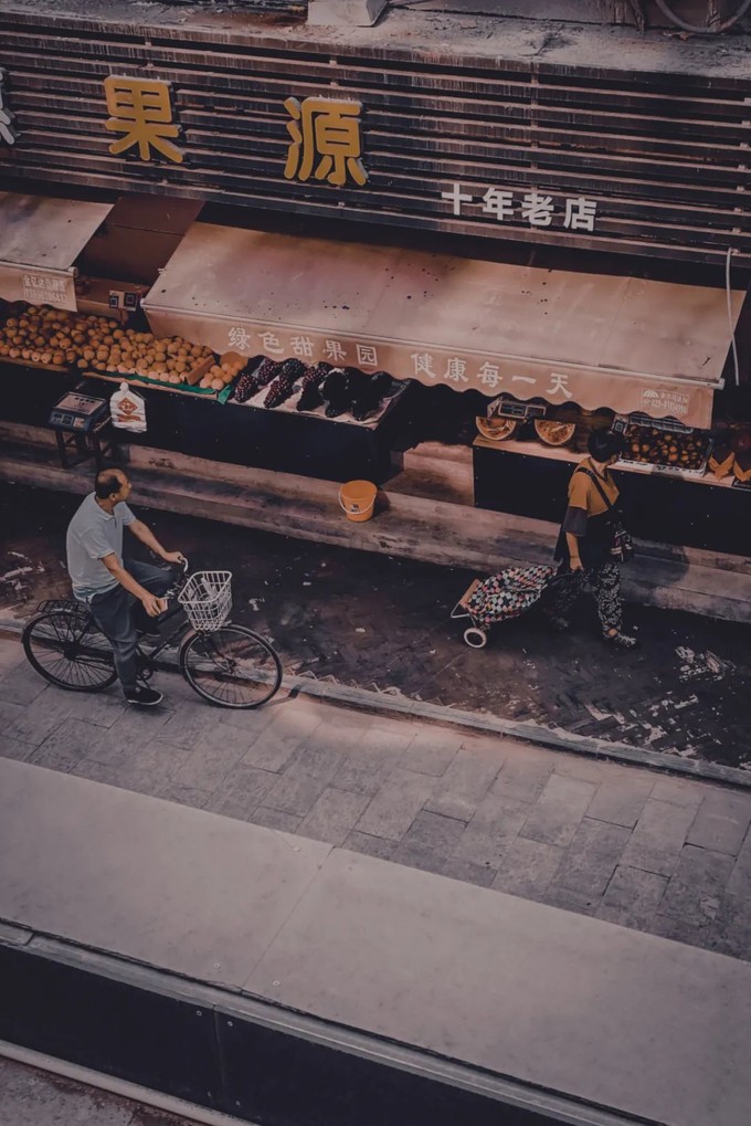 扫街照片调色没思路?试试这种人文色调!