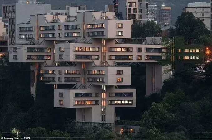 1984年 苏联第比利斯婚礼宫,图源网络 诸如此类的未来主义建筑还有