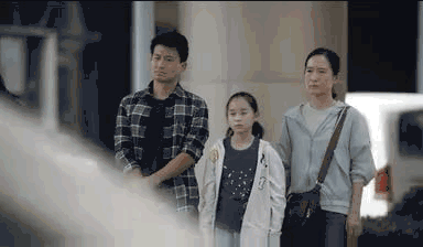 终评小舍得拆解教育问题有法舍得叩问现实自成