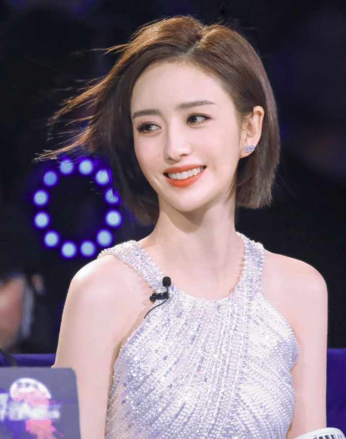 佟丽娅官宣离婚漂亮姐姐以后走花路来看看丫丫近日穿搭