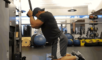 ▼高效动作▼低效动作来看这两张gif有什么不同也就是大家要的8块