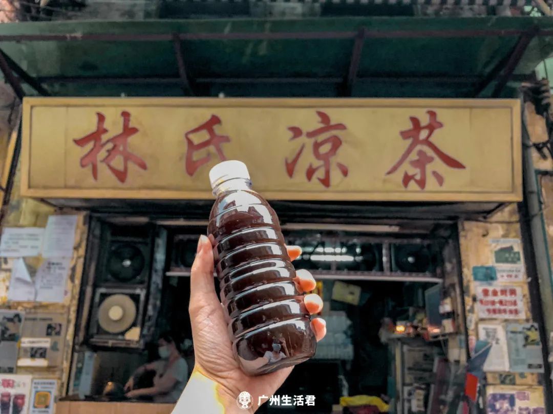 用瓦罐现煲现配现卖广东这些传统凉茶店正渐渐被遗忘