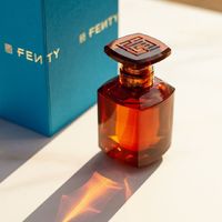 全球“最富有”女歌手蕾哈娜親自操刀，Fenty Beauty首款香水正式發布