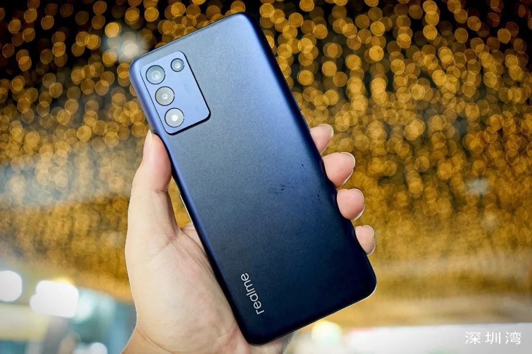 778g 手机带入 1500 元价位段,realme q3 的全面升杯之作 | 真我 q3s