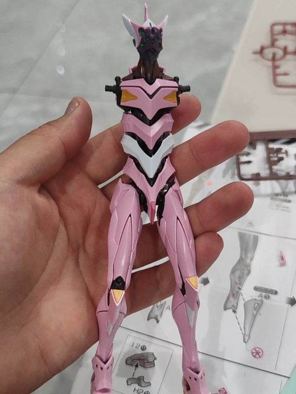 商品介绍:由真希波·真理·伊拉丝多莉亚斯驾驶的 evangelion eva改8