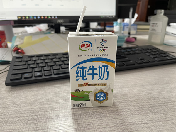 yili伊利纯牛奶全脂纯牛奶250ml16盒箱营养早餐伴侣优质乳蛋白郭艾伦