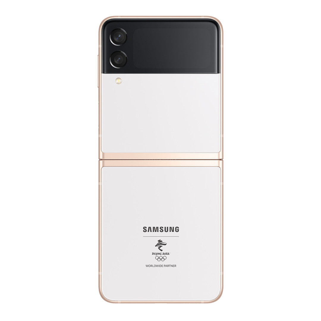 三星 galaxy z flip3 采用纵向折叠设计,可以将手机旋停至特定角度