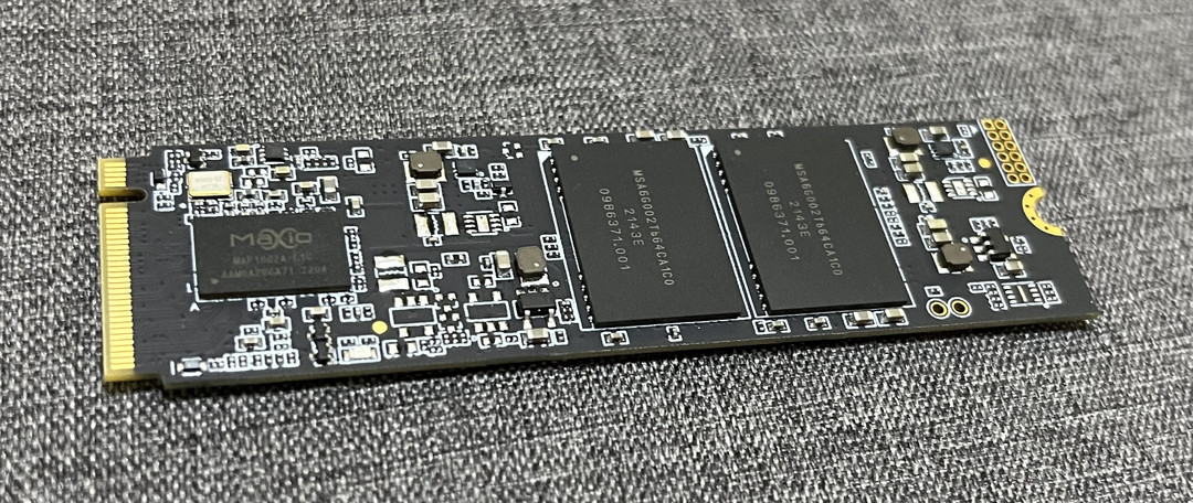 给拯救者刃7000K-2022台式机装个海康存储HS-C4000ECO 1TB PCIe 4.0 Gen 4 SSD，顺带测个速看看怎么样？