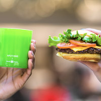 Shake Shack推出漢堡和薯條味蠟燭，畫餅充饑的配菜？