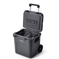 YETI 升級經典便攜式戶外冰箱 Roadie，公路旅行的不二之選。