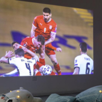 微客智品 篇三百零八：极致的大屏观影体验！世界杯在家看球怎么选投影仪？