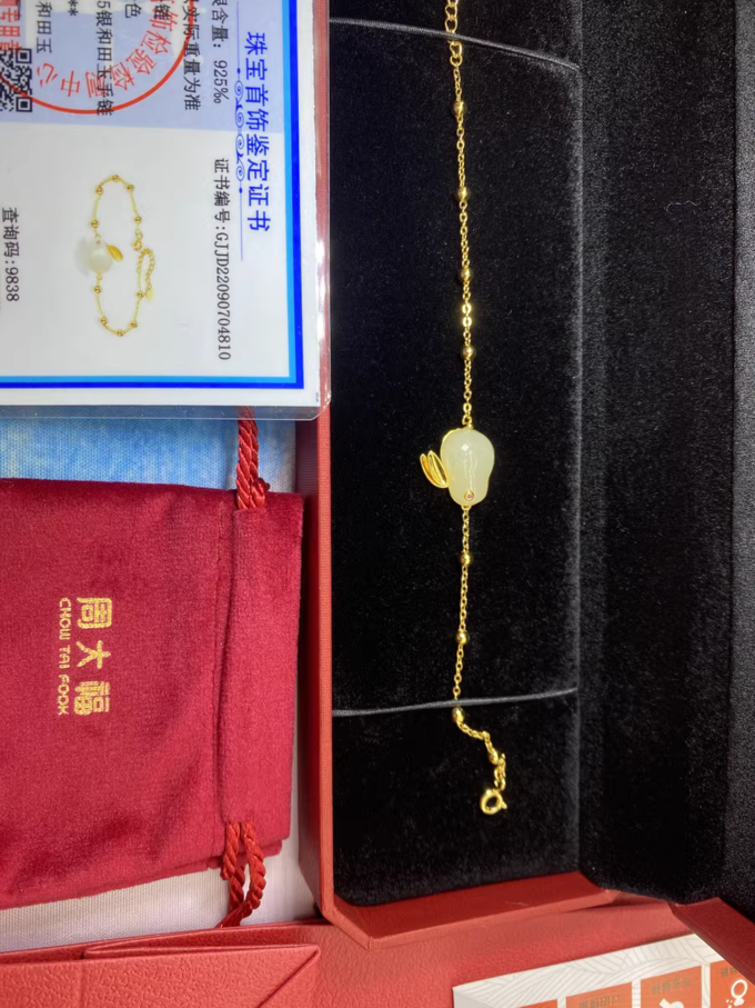 周大福黄金手镯/手链/脚链怎么样 给好闺蜜送一个周大福手链吧_什么