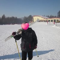 虽然摔的屁屁疼但是也要去滑雪，银湖山滑雪场
