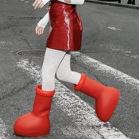 創新團隊MSCHF最新力作《朵拉愛冒險》動畫同款鞋，我愿稱之為紅色噴射戰靴