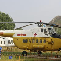 揭秘北京市航空博物馆的黄白色直升飞机和军绿色直升飞机，感受它们的历史渊源！