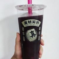 就这一大杯，少说也得五百毫升吧