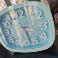 这个时钟挺好看的，而且有多种颜色可以选择