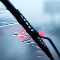 汽车博览 篇二：你知道汽车的雨刮器是谁发明的吗？答案可能让你大吃一惊！