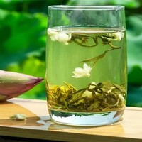 茉莉花茶，非常适合夏天饮用哦，夹杂着茉莉花的清香，棒棒哒