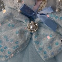闺女马上两岁啦，给娃买的爱莎公主裙。