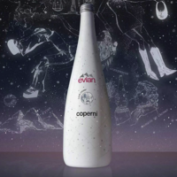 依云 x Coperni推出限量版玻璃瓶裝水