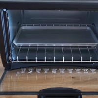 美的迷你小烤箱 T1-108B：实用与美观的完美结合