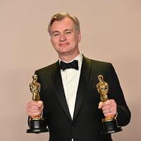 《奧本海默》橫掃奧斯卡，諾蘭首度獲得最佳導演，蓋印封神！