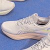 亞瑟士ASICS GEL-NIMBUS 25跑鞋：舒適回彈，跑者之選