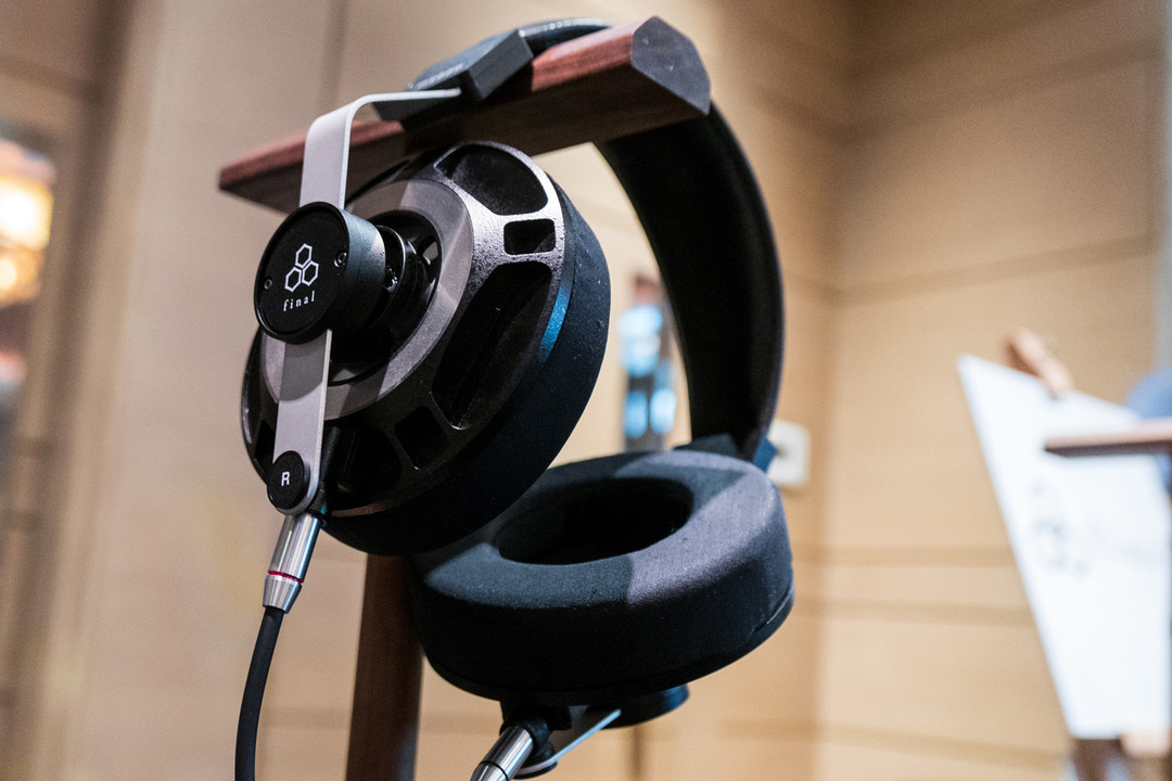 可更换式平板振膜：Final Audio 发布全新旗舰头戴耳机D8000