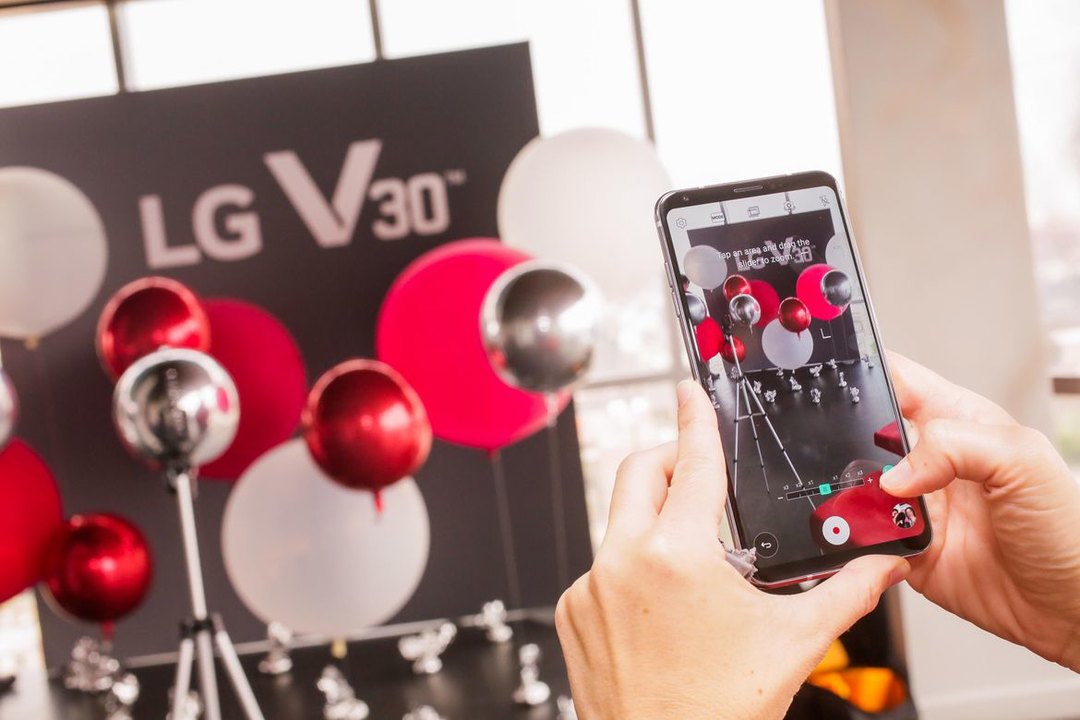 “全面屏”的完整体：LG 发布 LG V30 “真”旗舰智能手机