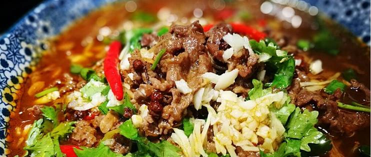 在家也能轻松享受麻辣鲜香，水煮牛肉片的家常做法大公开！