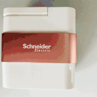说起来是刚需，我可能为了颜值—Schneider Electric 施耐德 电气遨游全球通用旅行转换器/插座 开箱晒物
