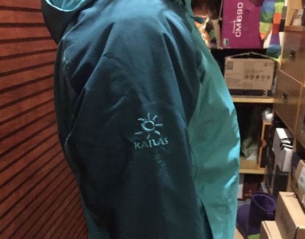 #晒单大赛#160块的凯乐石冲锋衣（真人兽）