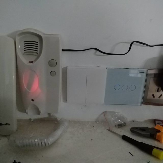 为了可以不带钥匙在身上—入户门禁电话对讲机改装