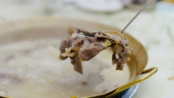 真的好吃吗？ 篇八十四：烤羊肉、羊肉火锅！小街内的内蒙古羊肉馆人气挺旺~ 