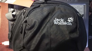 JACK WOLFSKIN  狼爪 女式户外腰包，确定designed for women？